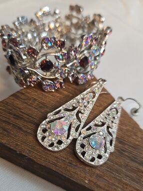 Silver-Tone Iridescent Teardrop Earrings and Bracelet Set